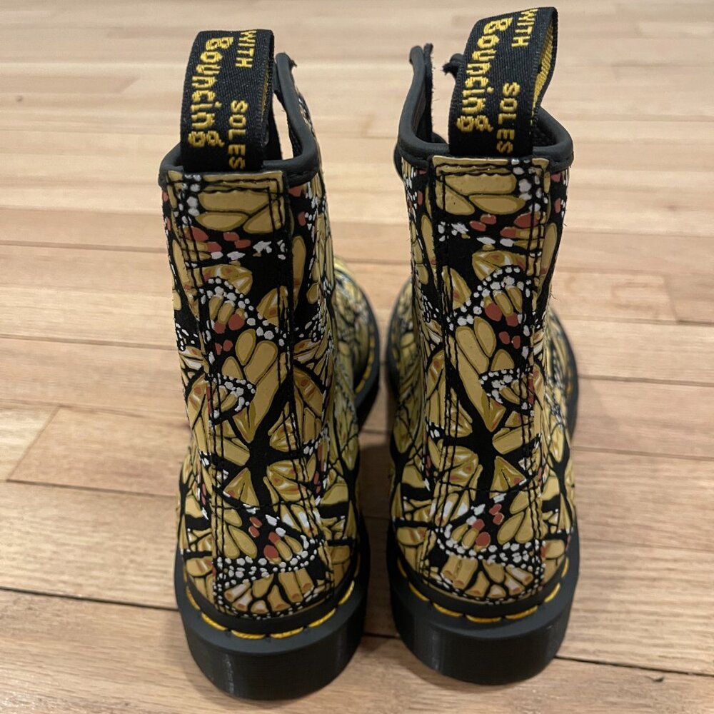 Dr. Martens Women's 1460 Butterfly Print Lace Up Boots NWOB Size 6 - Picture 7 of 12